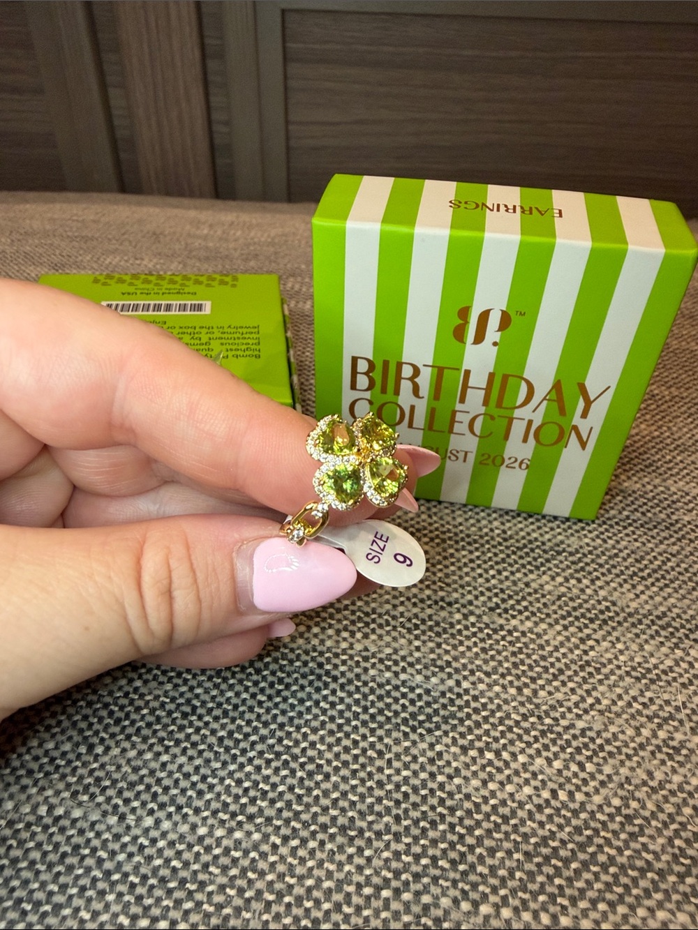 Bomb Party August 2026 Gold and Peridot Clover ring - Size 9